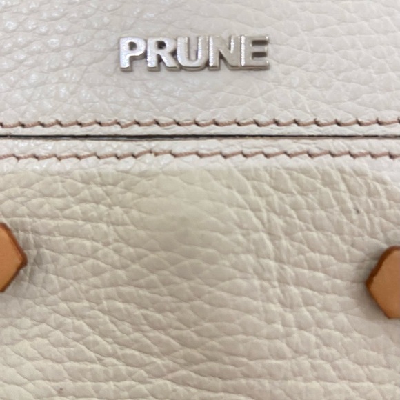 Prune ivory 100% pebble leather purse with zipper closure contrast tan buckles - Picture 8 of 9